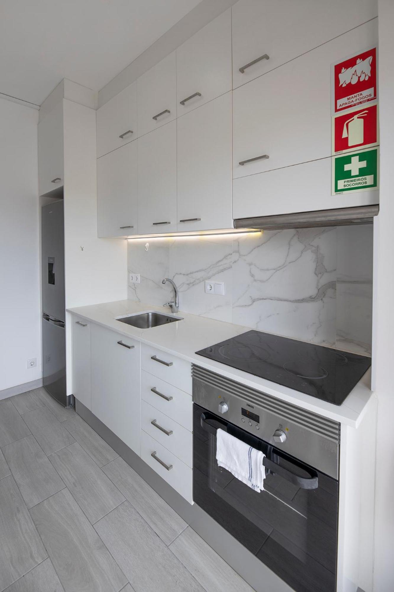 Flh Porto Spacious Apartment With Balcony Exteriör bild